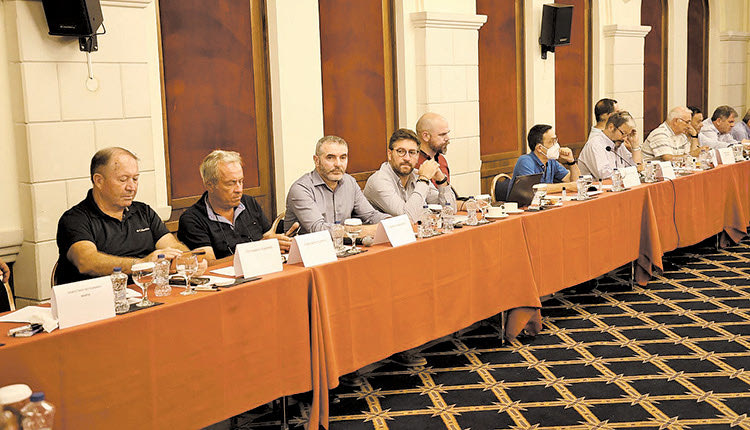 Ο δήμαρχος Μαλεβιζίου, Μενέλαος Μποκέας επί του Δημοτικού Συμβουλίου για τη Μελέτη Περιβαλλοντικών Επιπτώσεων του ΒΟΑΚ