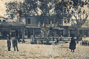 ΦΩΤΟΗΜΕΡΑΣ: Η κρήνη Μοροζίνι (τα Λιοντάρια) στις αρχές του προηγούμενου αιώνα.