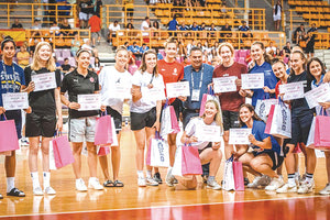 Πρέσβειρες του αγώνα για την πρόληψη του καρκίνου του μαστού έγιναν οι αρχηγοί των εθνικών ομάδων νεανίδων που αγωνίστηκαν στο Ηράκλειο