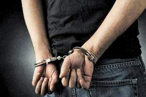 Οι τρεις συλληφθέντες κατηγορούνται για 30 υποθέσεις