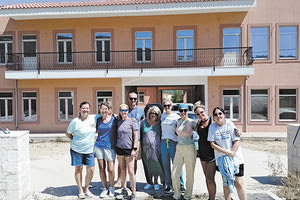 Οι εθελοντές καθάρισαν και έβαψαν τμήματα του κτηρίου