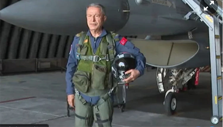Πέταξε ό Ακάρ με διπλό F-16 πάνω από το Βόρειο Αιγαίο, σε μια προσπάθεια να δηλώσει τη δύναμη υπεροχής της Τουρκίας.
