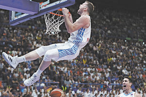 Καθοριστική η συμβολή του Αγραβάνη στη νίκη της Εθνικής επί της Ιταλίας