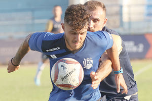 Στιγμιότυπο από το φιλικό του Πόρου με τον ΑΟΑΝ