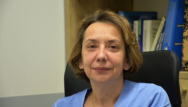 Η κα Κονδύλη ανέλαβε την 1η Σεπτεμβρίου τη διεύθυνση της Κλινικής Εντατικής Θεραπείας ΠΑΓΝΗ μετά από την αφυπηρέτηση του καθηγητή κ. Γεωργόπουλου