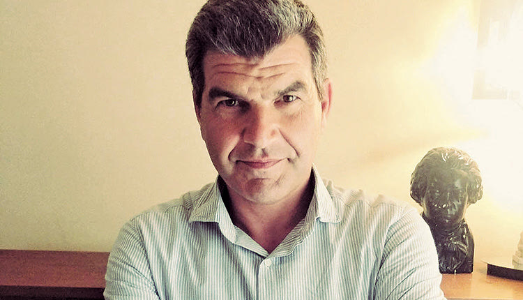 Ο Μιχάλης Χρυσουλά́κης