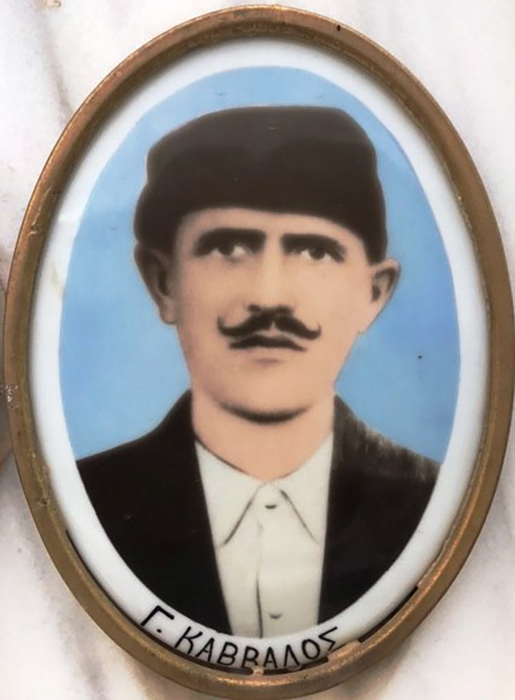  Ο Γεώργιος Στυλιανού Κάββαλος – Στελλιανογιώργης, 22 ετών παλικάρι, εκτελέστηκε στο «Ρυάκι του Πετρά» στις 20 Αυγούστου 1944