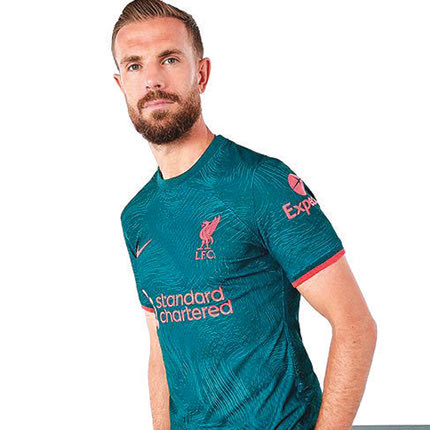 Τα πράσινα της Λίβερπουλ και το ροζ της Γιούβε…