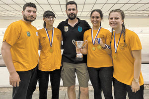 Οι αθλήτριες του ΠΑΣ με τους προπονητές τους