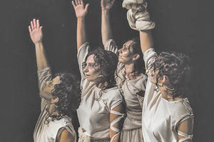 Η πρωτότυπη παράσταση χοροθεάτρου «Ιητήρα νόσων Ασκληπιόν» αναπαριστά μια τελετουργία: την προσέλευση, εγκοίμηση, εξαγνισμό και ίαση των ασθενών στο Ασκληπιείο της Λεβήνας.