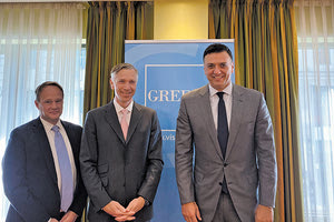 Με εκπροσώπους αεροπορικών εταιρειών και τουρ οπερέιτορς ο Βασίλης Κικίλιας