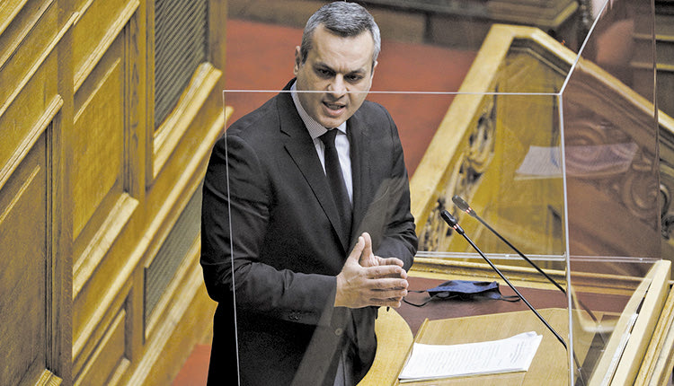 Ο Χάρης Μαμουλάκης