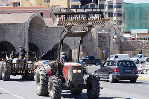 Ετοιμάζονται για δυναμικές κινητοποιήσεις αύριο οι αγρότες