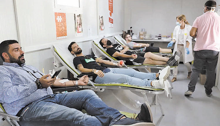 Αρκετοί Ηρακλειώτες ανταποκρίθηκαν στο κάλεσμα της ΠΑΕ ΟΦΗ για να δώσουν αίμα