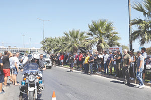 ΣΥΝΑΝΤΗΣΗ ΜΕ ΤΟΝ ΠΡΩΘΥΠΟΥΡΓΟ ΘΕΛΟΥΝ ΟΙ ΑΓΡΟΤΕΣ Ειρηνική κινητοποίηση για τη... συγκρότηση επιτροπής