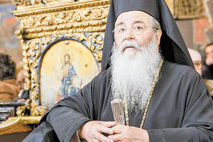 Δυστυχώς, ο σκοταδισμός συνεχίζεται στους κόλπους της Εκκλησίας της Ελλάδας. Ο μητροπολίτης Σερβίων και Κοζάνης, Παύλος, ανέφερε πως παλαιότερα δικαιολογούνταν «κοινωνικά» οι αμβλώσεις, γιατί οι κοπέλες πήγαιναν στα χωράφια για δουλειά και ένας «παλιάνθρωπος» τις βίαζε, αλλά τώρα «κυκλοφορούν ημίγυμνες στις πόλεις».