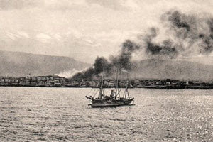 ΦΩΤΟΗΜΕΡΑΣ: ΖΩΣΜΕΝΑ στις φλόγες τα Χανιά. Φωτογραφία από το λιμάνι. Είναι το 1897 άλλη μια πολεμική σύρραξη.