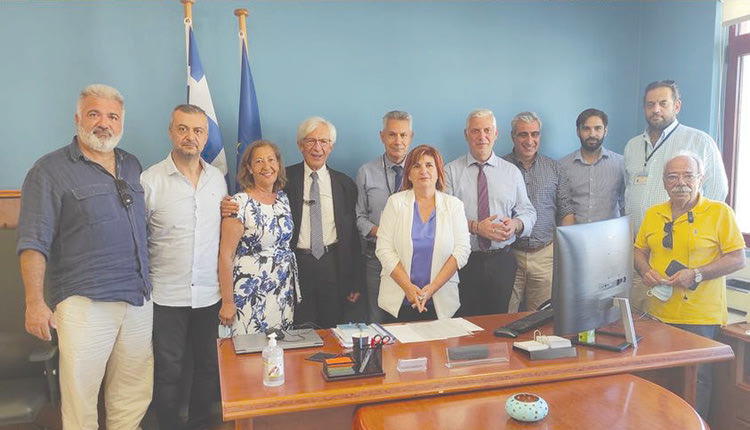  Δεν αφήνει τίποτα στην τύχη ο νέος διοικητής της ΥΠΕ Κρήτης. Χθες είχε εφ' όλης της ύλης, συνάντηση  με τις Διοικήσεις των Υγειονομικών Μονάδων της Περιφέρειας, ήρθε η ώρα να αποκατασταθούν οι καλές σχέσεις που μόνο προσθετικά μπορούν να λειτουργήσουν στο ΕΣΥ.