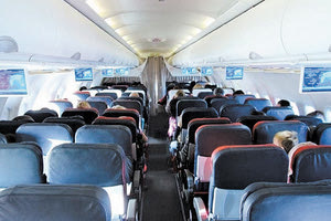 Οι επιβάτες αποβιβάστηκαν γιατί αδιαθέτησε η αεροσυνοδός