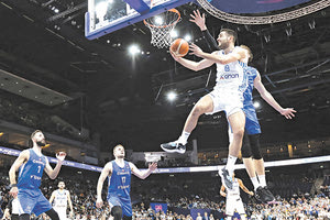 Την πρόκριση στα ημιτελικά διεκδηκεί απόψε η Εθνική