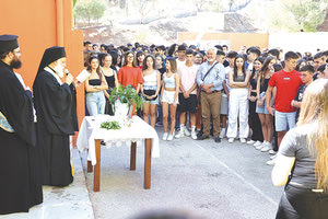 Χωρίς μάσκες και με χαμόγελα έγινε χθες ο αγιασμός στα σχολεία και του Ηρακλείου