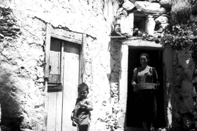ΦΩΤΟΗΜΕΡΑΣ: Βιάννος 1943. Η φωτογραφία είναι τραβηγμένη από Γερμανούς τον Ιούνιο, 3 μήνες πριν το ολοκαύτωμα.