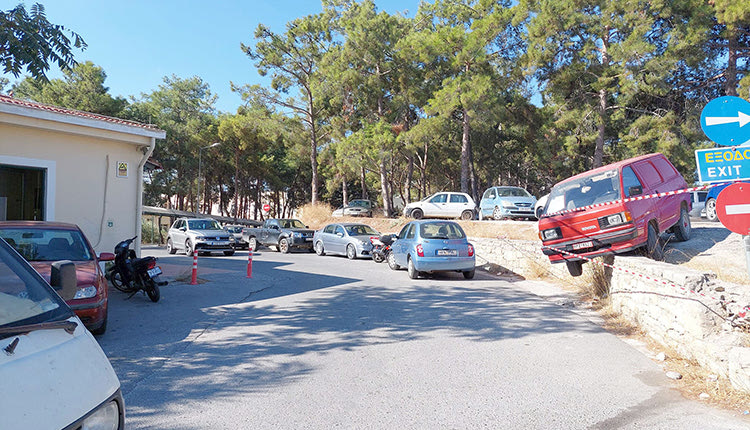 Το μετέωρο βήμα της κλούβας στο Βενιζέλειο