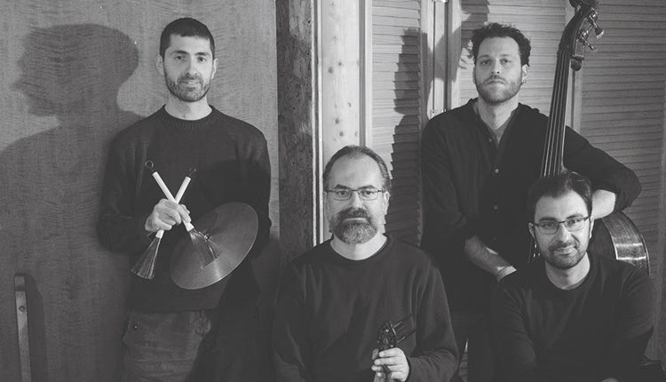 Ο ΔΕΞΙΟΤΕΧΝΗΣ ΤΗΣ ΛΥΡΑΣ ΜΙΛΑ ΣΤΗΝ «Π» ΓΙΑ ΤΗΝ ΑΥΡΙΑΝΗ ΣΥΝΑΥΛΙΑ Η λύρα, η τζαζ, η Δόμνα Σαμίου και ο Σωκράτης Σινόπουλος