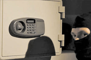 «Σήκωσαν» πακτωμένο χρηματοκιβώτιο από το σπίτι γνωστού χειρουργού