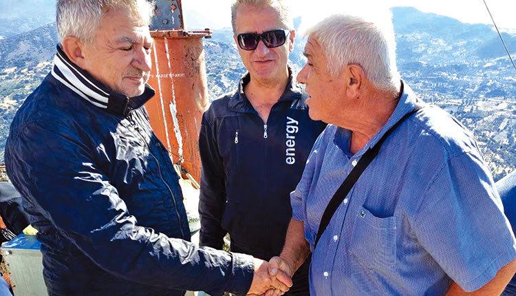 Πυρετώδεις είναι οι προεκλογικές προετοιμασίες στον Δήμο Φαιστού, όπου ο δήμαρχος Γρηγόρης Νικολιδάκης ανακοίνωσε δύο νέους υποψήφιους, με τον έναν εξ αυτών να είναι γνωστός, όχι μόνο στον δήμο και την Κρήτη, αλλά σε ολόκληρη την Ελλάδα.