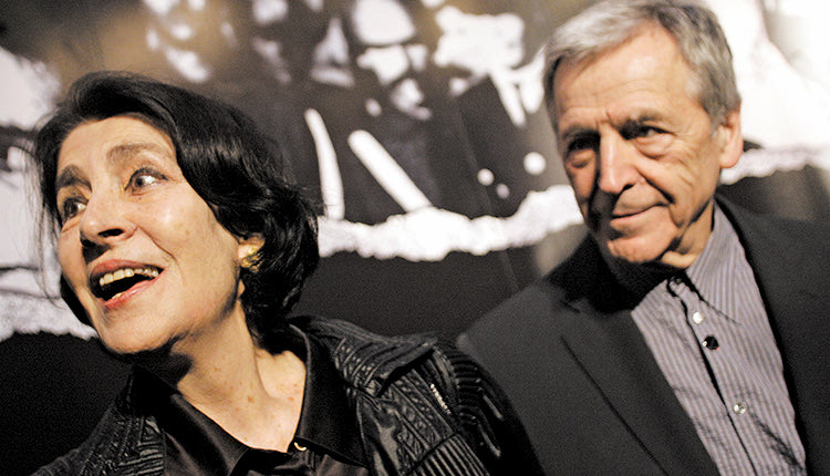 Η Ειρήνη Παππά με τον Κώστα Γαβρά κατά τη διάρκεια εκδήλωσης αφιερωμένης στο «Ζ», στην έναρξη του 10ου Φεστιβάλ Γαλλόφωνου 	Κινηματογράφου, στο Γαλλικό Ινστιτούτο, το 2009