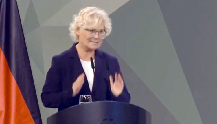 η Yπουργός Άμυνας Γερμανίας Christine Lambrecht: