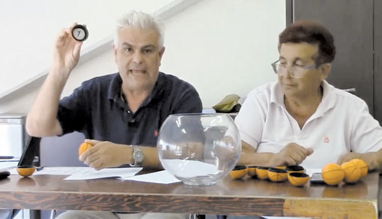  Ο πρόεδρος της ΕΣΠΕΚ κ. Γιαννόπουλος και η κ. Παπαδάκη στις κληρώσεις