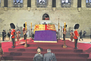 Ηγέτες και βασιλείς απ’ όλο τον κόσμο το Σαββατοκύριακο στο Ηνωμένο Βασίλειο για την κηδεία της βασίλισσας