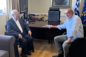 Με τον απόφοιτο του Τμήματος Ιστορίας & Αρχαιολογίας της Φιλοσοφικής Σχολής του Πανεπιστημίου Κρήτης, κ. Δημήτριο Μουδατσάκη, συναντήθηκε ο πρύτανης του Ιδρύματος, καθηγητής Γιώργος Κοντάκης.