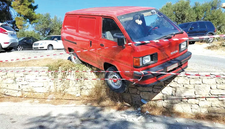 Άμεση ήταν η αντίδραση της Τροχαίας Ηρακλείου μετά το διπλό ατύχημα που προκάλεσε ένας 87χρονος άνδρας από την ενδοχώρα του ν. Ηρακλείου