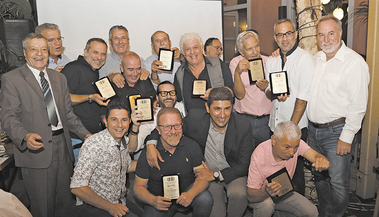 Οι φωτορεπόρτερ και οι εικονολήπτες που τιμήθηκαν,  με τον  κ. Αυγενάκη και τον κ. Θεοδωρακόπουλο