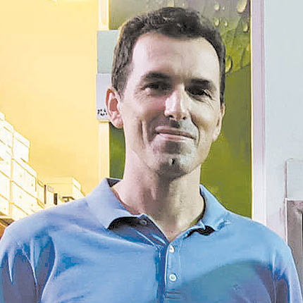 Η διοίκηση και τα μέλη του ποδοσφαιρικού τμήματος του Πόρου ευχαριστούν θερμά τον Ποριανό φαρμακοποιό Αντώνη Παπαδάκη 