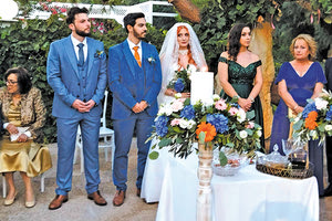 Ο εκλεκτός συνάδελφος, χρόνια αρχισυντάκτης στην εφημερίδα «Μεσόγειος» και ανταποκριτής στο Αθηναϊκό Πρακτορείο Ειδήσεων, κ. Γιώργος Μυσιρλάκης, πάντρεψε τον γιο του, Νίκο. Ο Νίκος δραστηριοποιείται με το Κοινωφελές Ίδρυμα Α. Κ. Λασκαρίδη και η αγαπημένη του Βάσια Κουρεμένου είναι εθελόντρια στις δράσεις του Ιδρύματος.