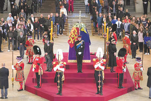 ΗΧΗΡΕΣ ΠΑΡΟΥΣΙΕΣ, ΑΚΟΜΑ ΠΙΟ ΗΧΗΡΕΣ ΑΠΟΥΣΙΕΣ Ηγέτες από όλο τον κόσμο στο τελευταίο «αντίο» στη βασίλισσα Ελισάβετ Β’