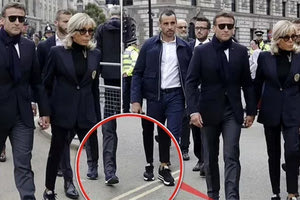 Οι Μακρόν εμφανίστηκαν ντυμένοι μάλλον περισσότερο μοδάτα από όσο αντέχουν οι Βρετανοί αυτές τις ημέρες, φορώντας αθλητικά παπούτσια. Ο Γάλλος Πρόεδρος φορούσε γκρι παντελόνι, μπλε σακάκι, και ένα φουλάρι στο λαιμό, με αθλητικά παπούτσια και μαύρα γυαλιά. Παρόμοιο το ντύσιμο και της Μπριζίτ Μακρόν.