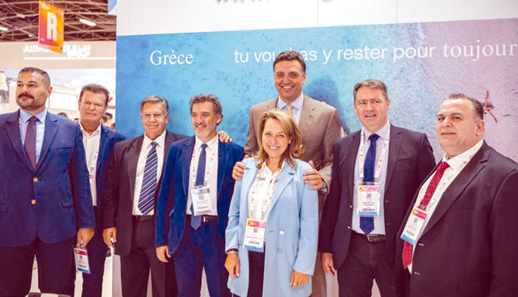 "Τα έσοδα από τον τουρισμό τον φετινό Ιούλιο άγγιξαν τα 3,7 δισ. ευρώ, ξεπερνώντας τα έσοδα του Ιουλίου του 2019. Αυξημένα έσοδα που στηρίζουν τους Έλληνες πολίτες", δήλωσε ο υπουργός Τουρισμού, Βασίλης Κικίλιας,