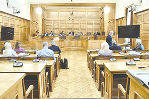 Επέμεινε στην άποψη πως δεν υπάρχει επισύνδεση από την ΕΥΠ, στην οποία να μην έχει ακολουθηθεί η νόμιμη διαδικασία μιλώντας  στην Εξεταστική Επιτροπή της Βουλής ο διοικητής της Υπηρεσίας κ. Θεμιστοκλής Δεμίρης.