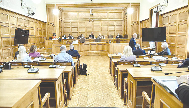 Επέμεινε στην άποψη πως δεν υπάρχει επισύνδεση από την ΕΥΠ, στην οποία να μην έχει ακολουθηθεί η νόμιμη διαδικασία μιλώντας  στην Εξεταστική Επιτροπή της Βουλής ο διοικητής της Υπηρεσίας κ. Θεμιστοκλής Δεμίρης.