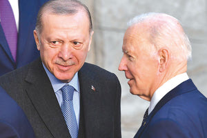 Παρά τις προσπάθειες που κατέβαλλε όσο βρισκόταν στη Νέα Υόρκη, ο Ταγίπ Ερντογάν δεν κατάφερε να κλείσει ραντεβού με τον Τζο Μπάιντεν. Και τώρα όσα δεν φτάνει η αλεπού τα κάνει κρεμαστάρια!