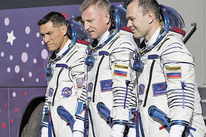 Έγραψε ιστορία! Ένας Αμερικανός και δύο Ρώσοι έφθασαν χθες στον Διεθνή Διαστημικό Σταθμό (ISS) με πύραυλο Σογιούζ