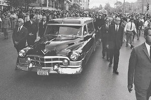 Ήταν τέτοιες μέρες του 1971,  20 Σεπτεμβρίου, όταν ο Γεώργιος Σεφέρης έφυγε από τη ζωή.