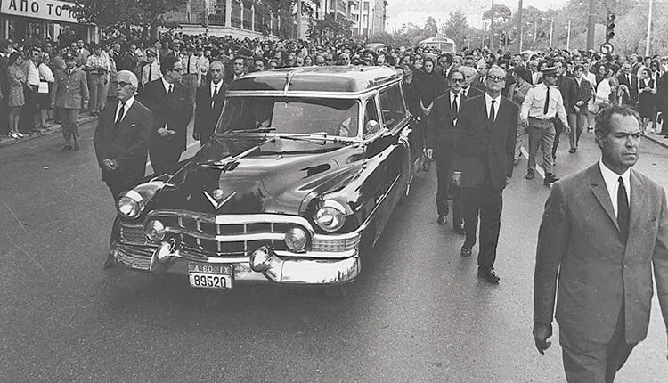 Ήταν τέτοιες μέρες του 1971,  20 Σεπτεμβρίου, όταν ο Γεώργιος Σεφέρης έφυγε από τη ζωή.