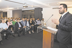 Πλήθος κόσμου στη συνεδρίαση της Νομαρχιακής Ολομέλειας Κεντρικής Πολιτικής Επιτροπής με ομιλητή τον γραμματέα της ΚΠΕ του ΠΑΣΟΚ Αντρέα Σπυρόπουλο