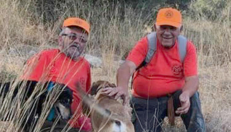 Για κυνήγι, αν και όπως παραδέχεται, λυπάται τους λαγούς